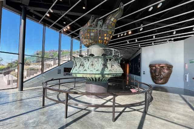 Statue de la Liberté 28 Torche