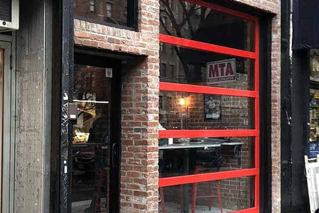 Où manger les meilleures pizzas à New York ? Top Quartiers et pizzerias 11 Pizzeria Mama's Too