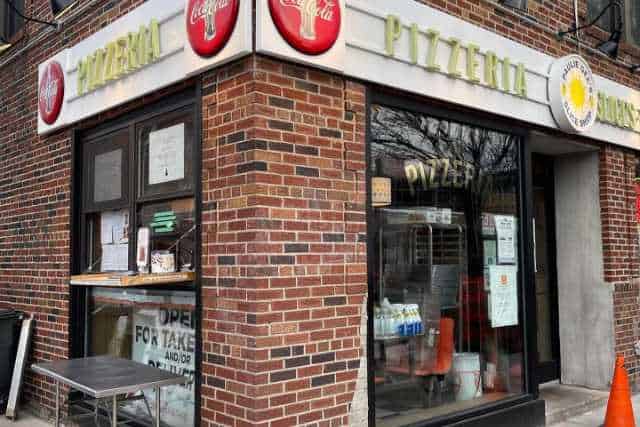 Où manger les meilleures pizzas à New York ? Top Quartiers et pizzerias 15 Paulie Gee’s Slice Shop